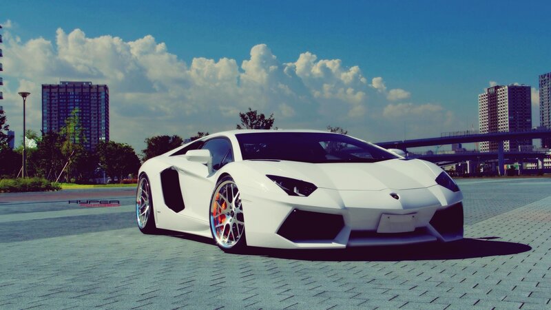 White Lamborghini Aventador