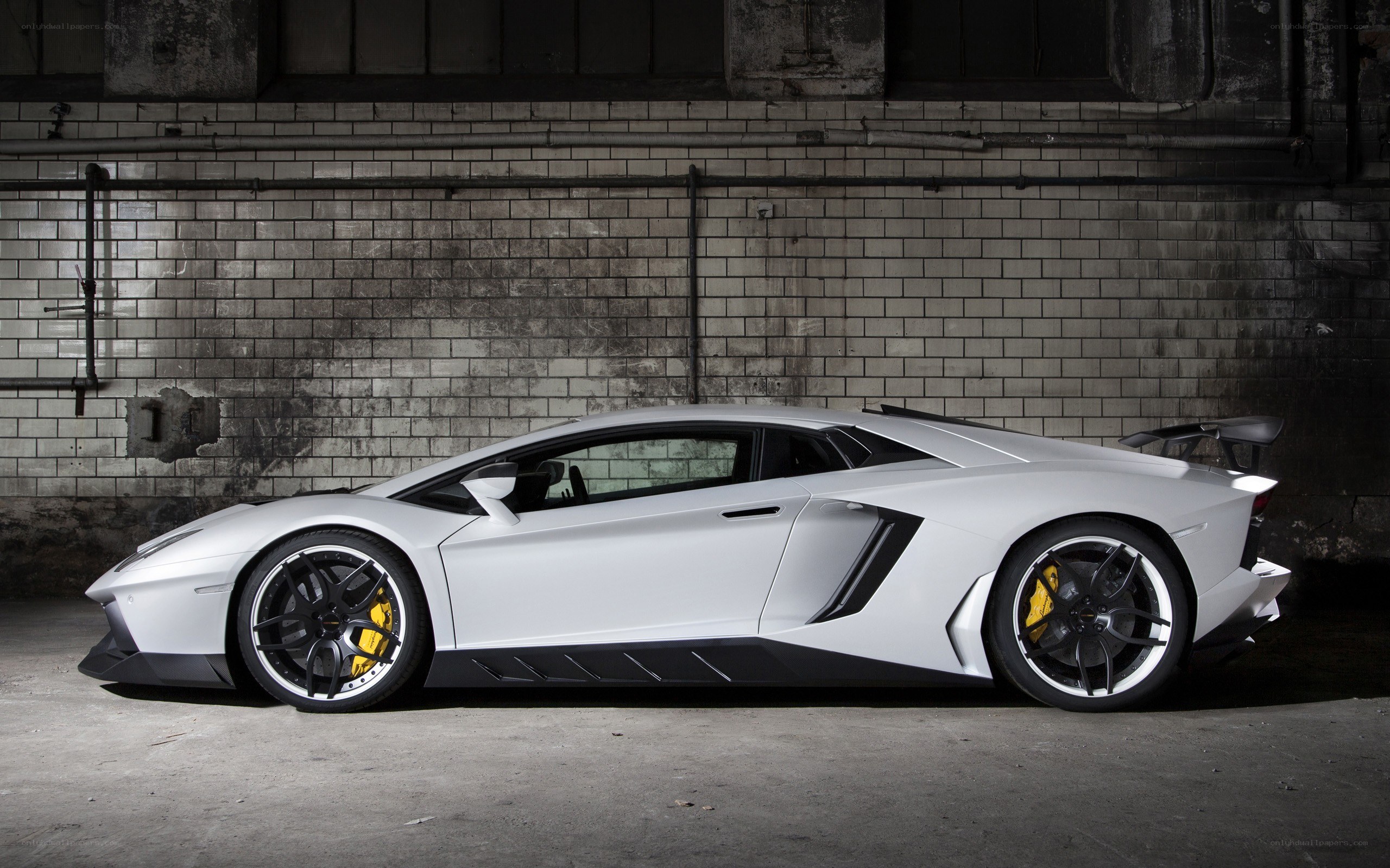 White Lamborghini Aventador