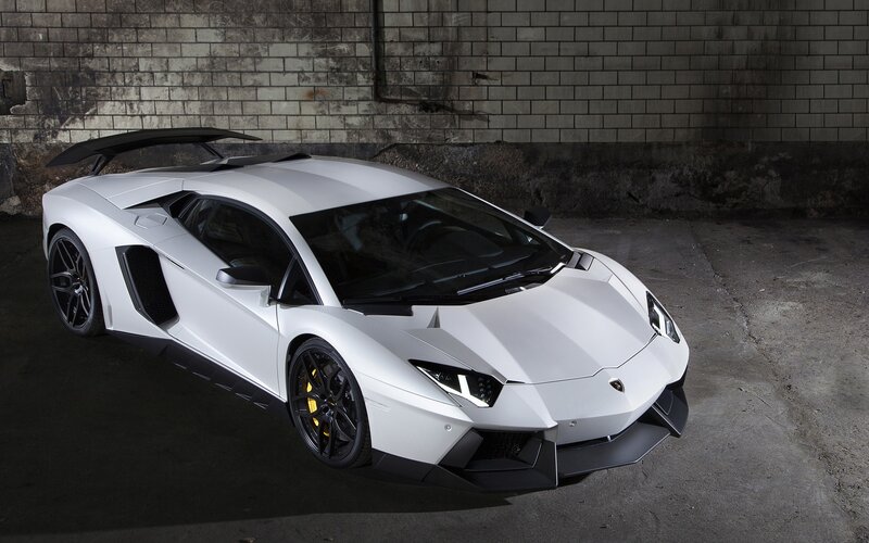 White Lamborghini Aventador