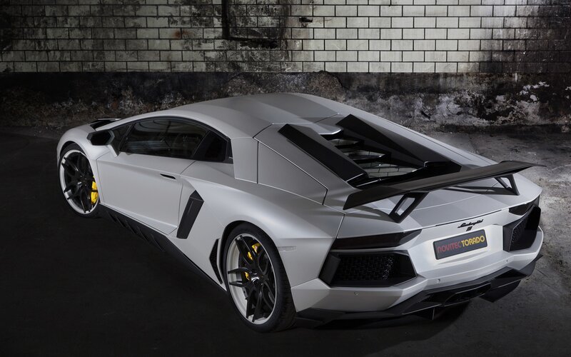 White Lamborghini Aventador
