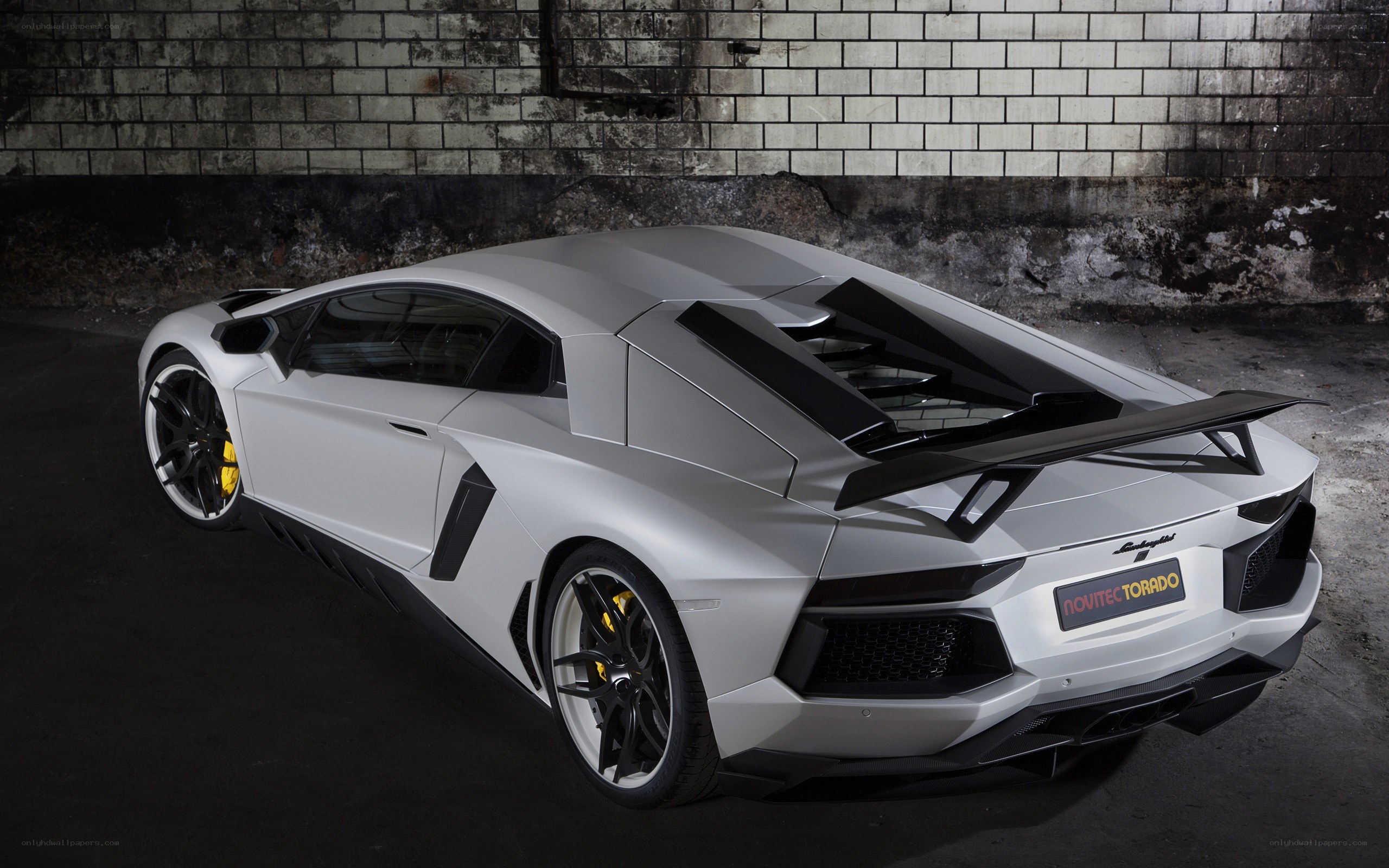 White Lamborghini Aventador