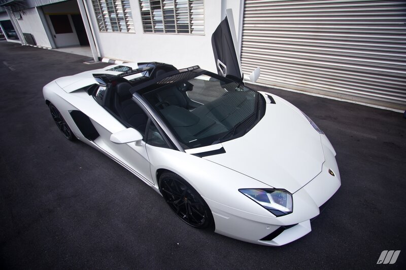 White Lamborghini Aventador Spyder