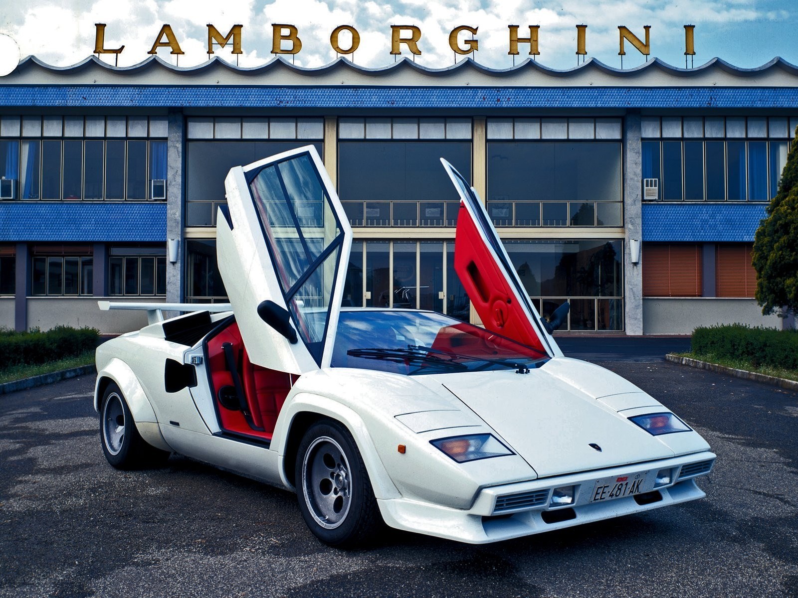 White Lamborghini Countach