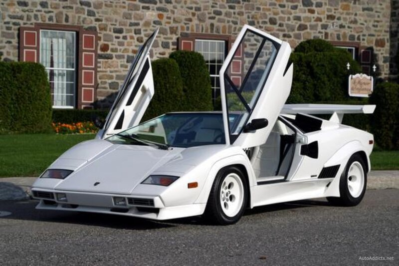White Lamborghini Countach — Calm