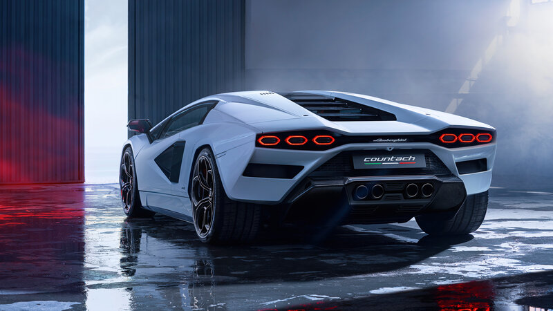 White Lamborghini Countach — Dramatic, 3d Render