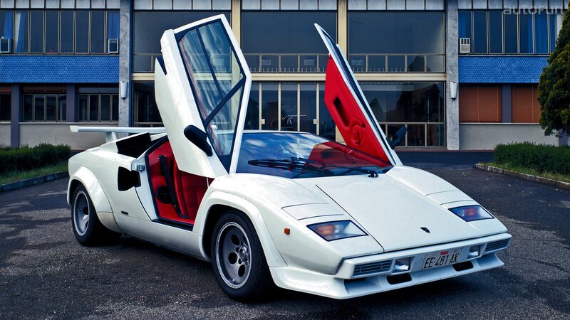 White Lamborghini Countach — Dramatic