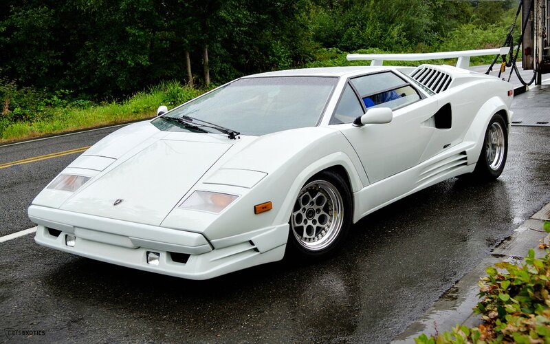 White Lamborghini Countach — Wet