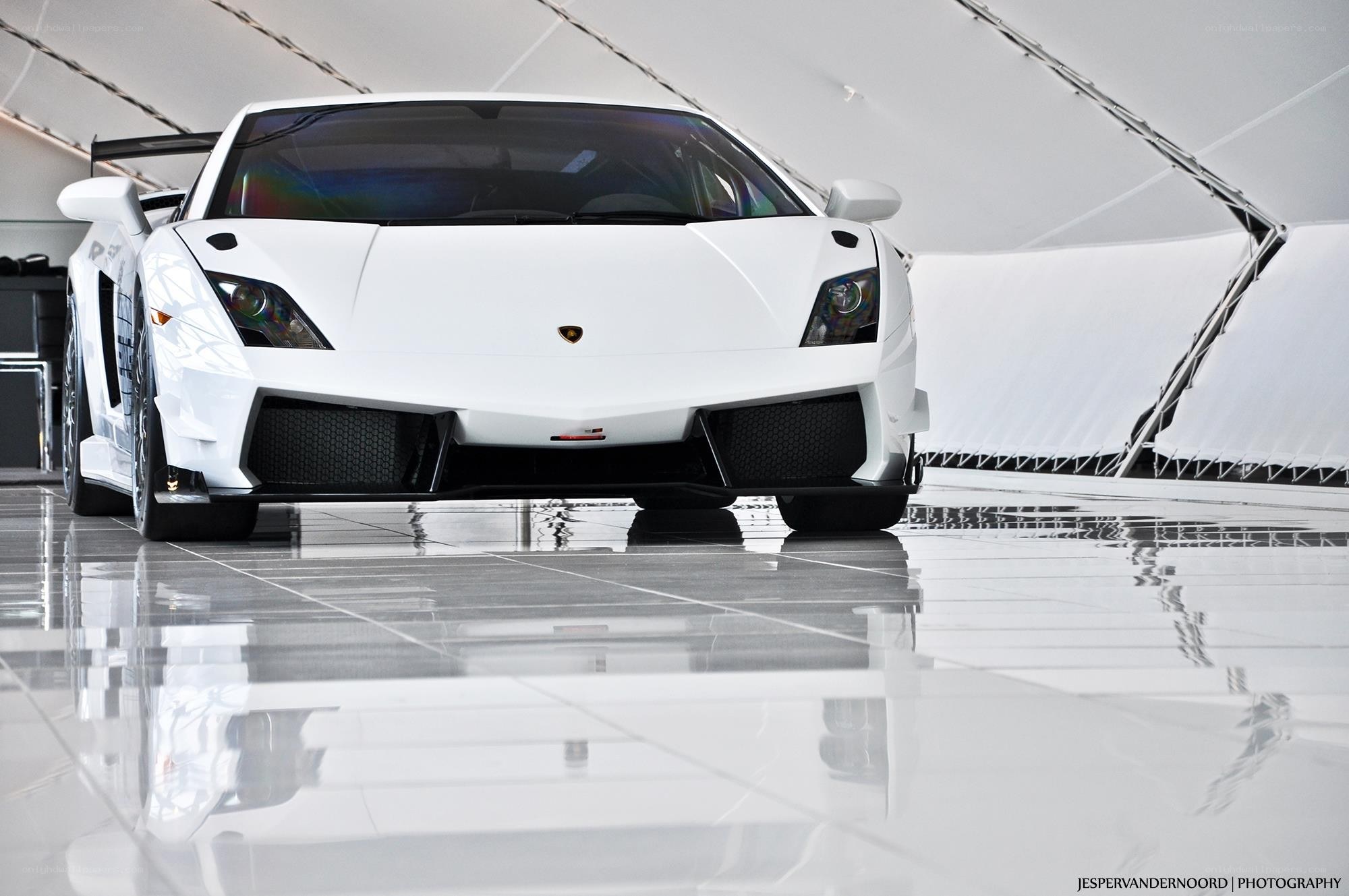 White Lamborghini Gallardo