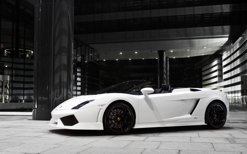 White Lamborghini Gallardo