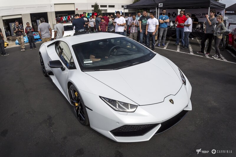 White Lamborghini Huracan — Outdoor