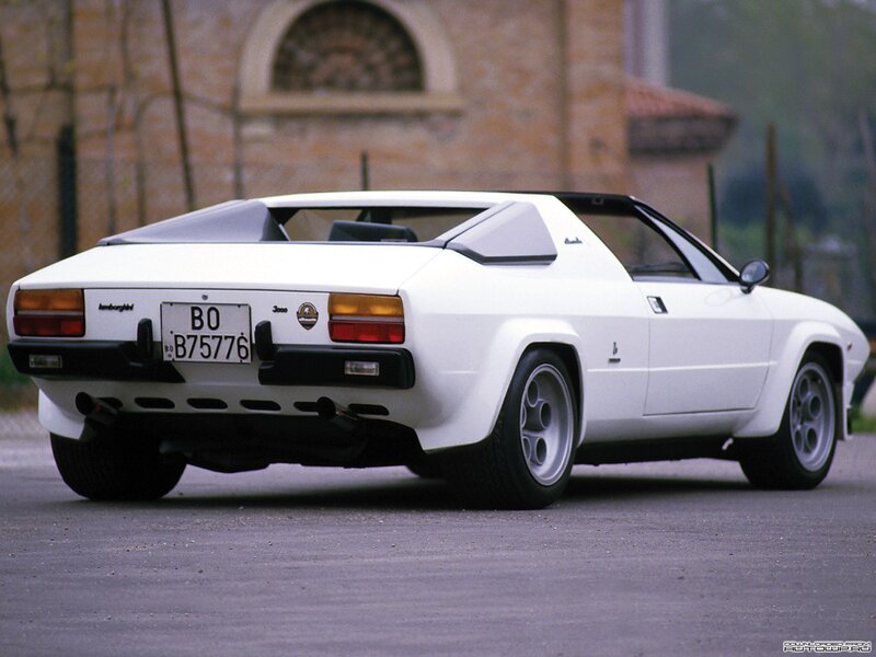 white lamborghini sports car