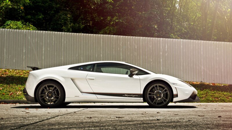 white lamborghini sports car