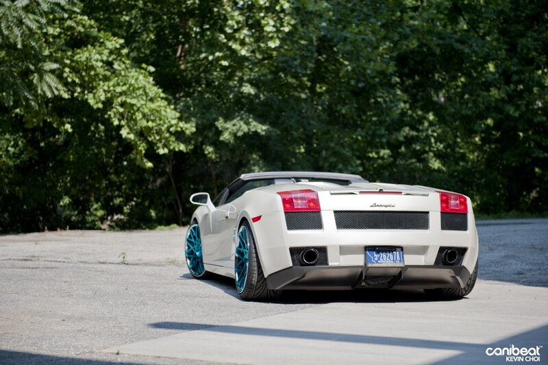 white lamborghini with blue wheels