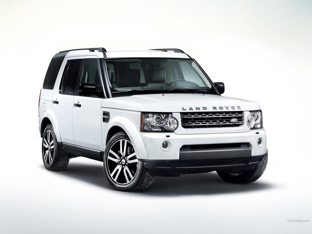 white land rover discovery