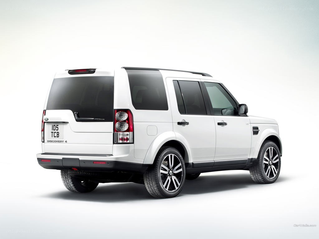 white land rover discovery