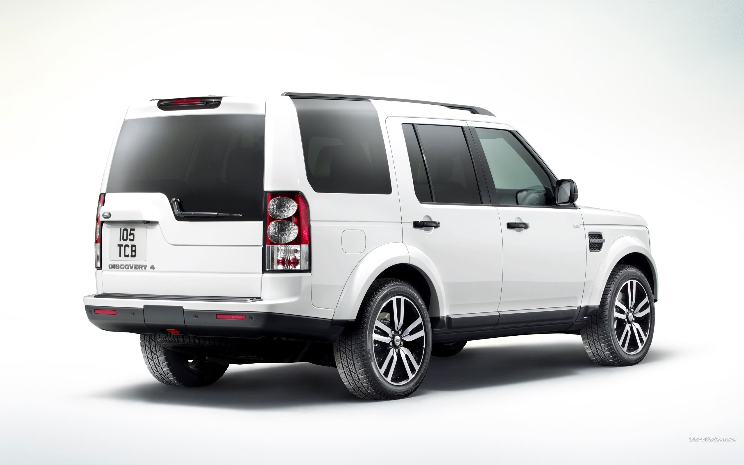 white land rover discovery