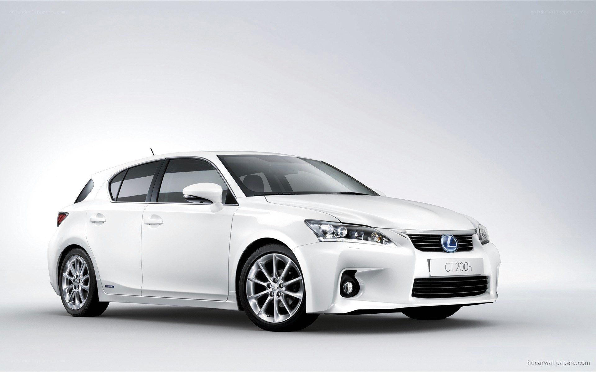 White Lexus CT 200h