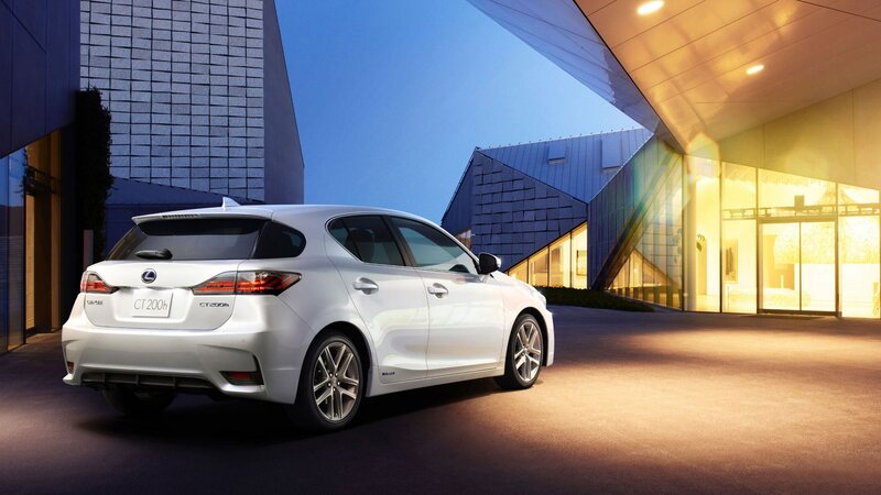 White Lexus Ct200h — Dramatic