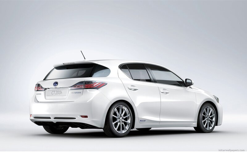 white lexus ct200h