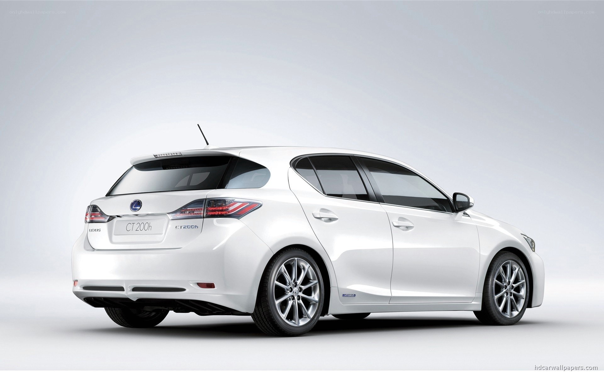 white lexus ct200h