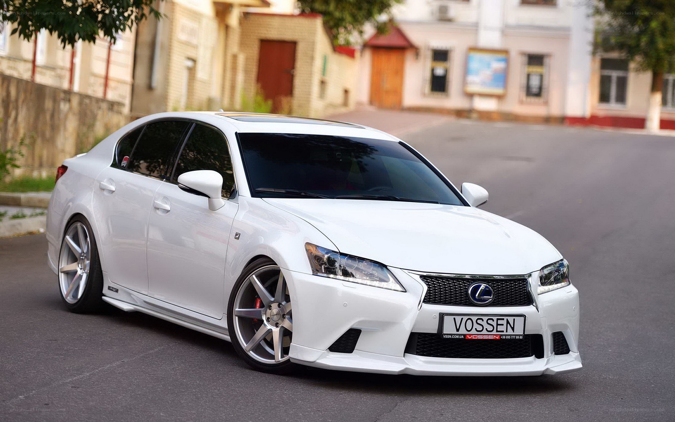White Lexus GS sedan