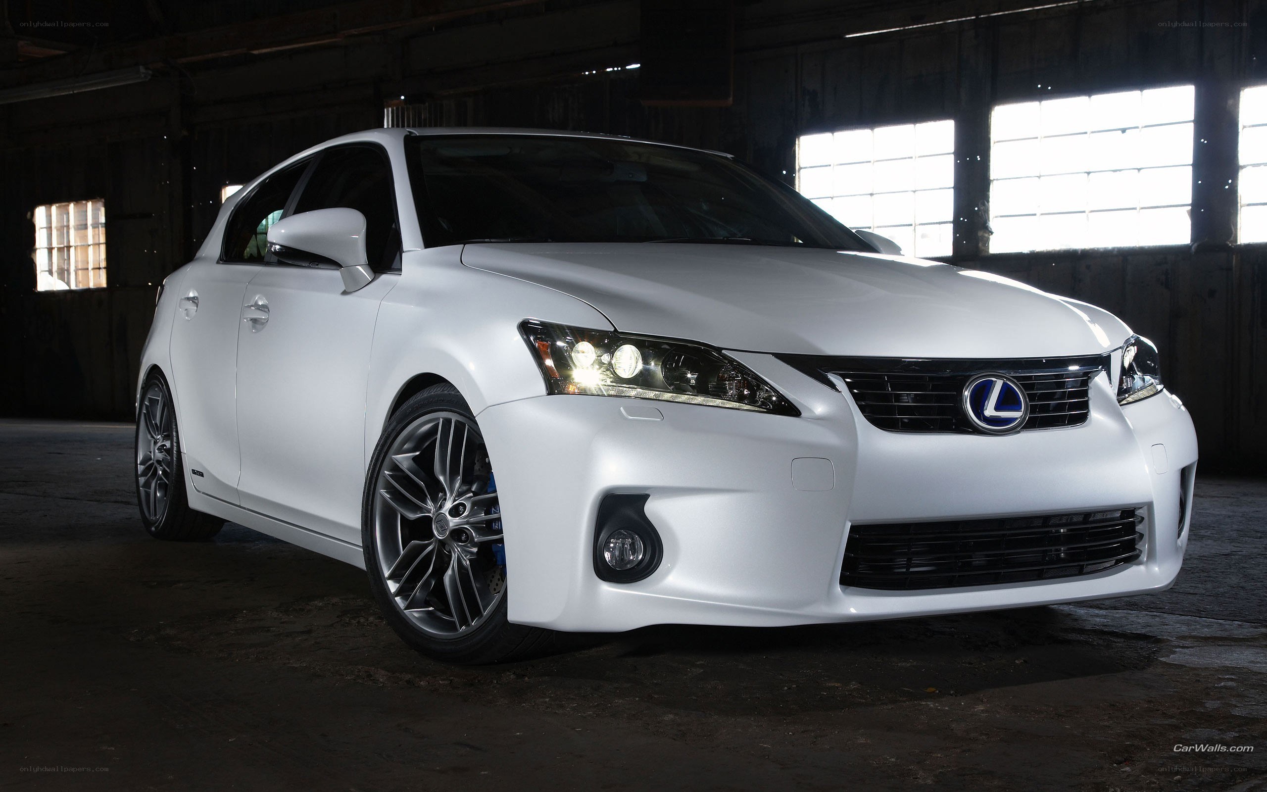 white lexus is250c