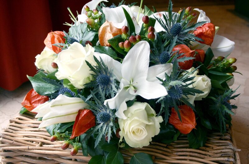 white lilies and roses bouquet