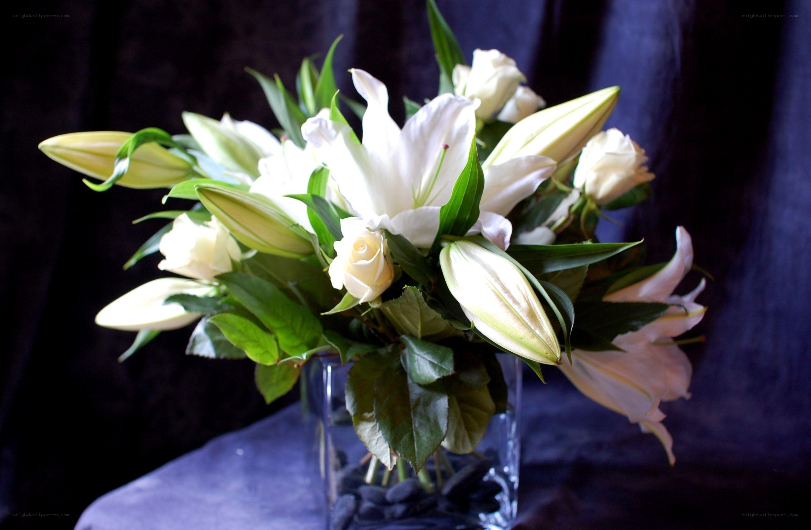 White lilies and roses bouquet