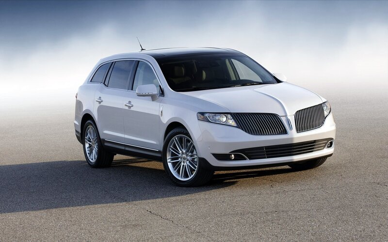 White Lincoln Mkx Suv — Dramatic, Photograph, Car