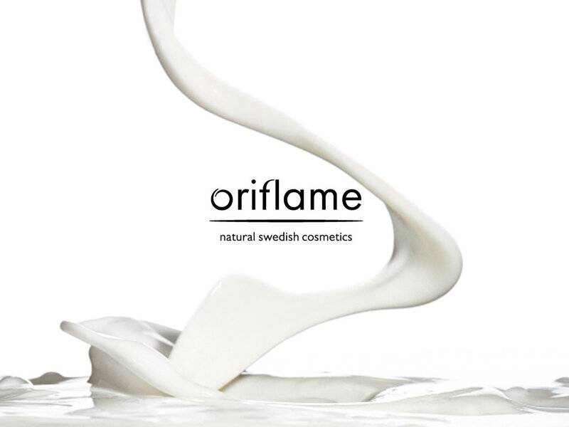 White Liquid Splash — Clean