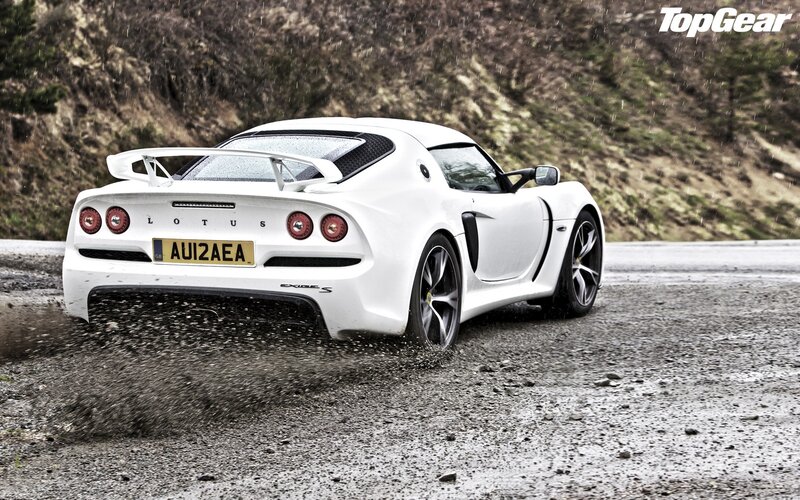 white lotus exige s on wet road