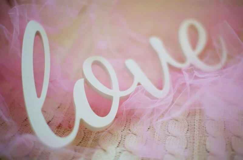 White Love Sign — Pink