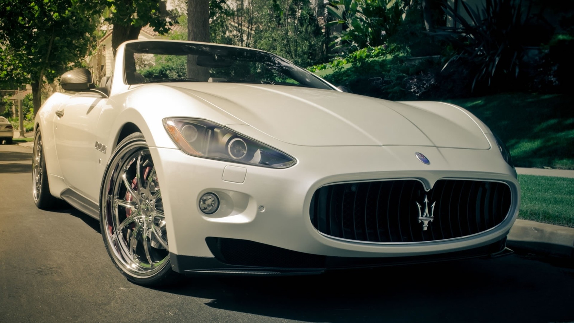 white maserati convertible
