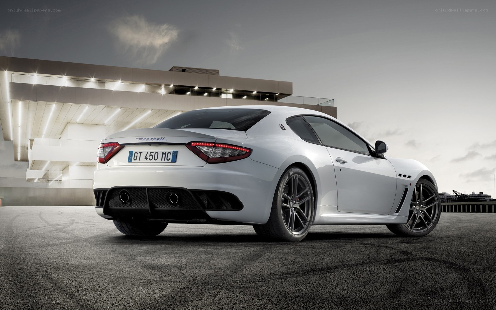 White Maserati GT450 MC