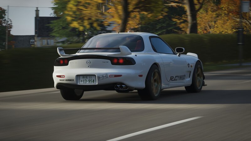 White Mazda RX-7 — Dynamic