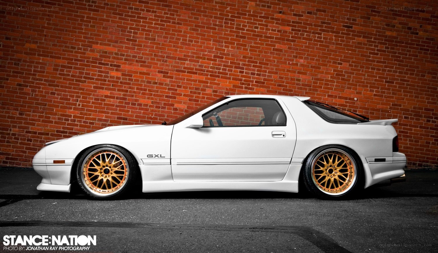 white mazda rx-7 gxl