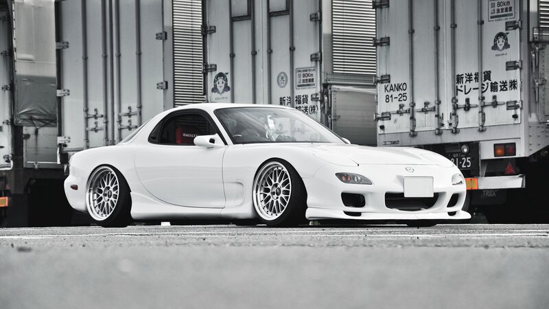 white mazda rx-7 sports car