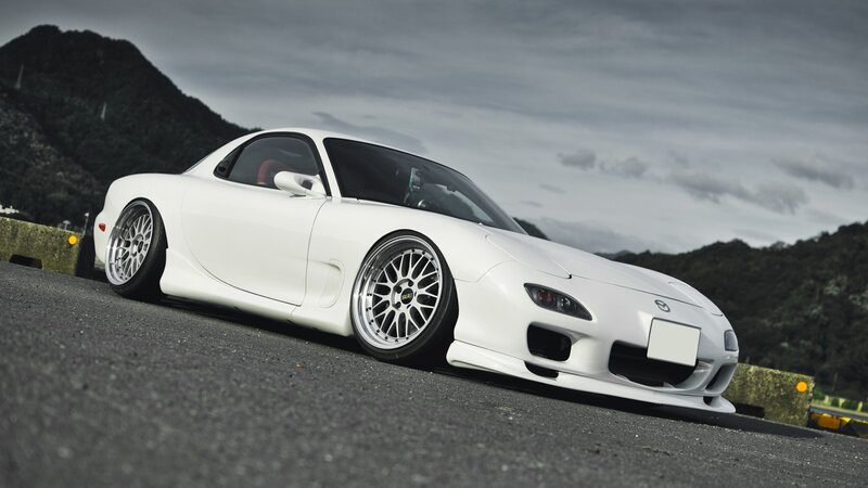 white mazda rx-7 sports car