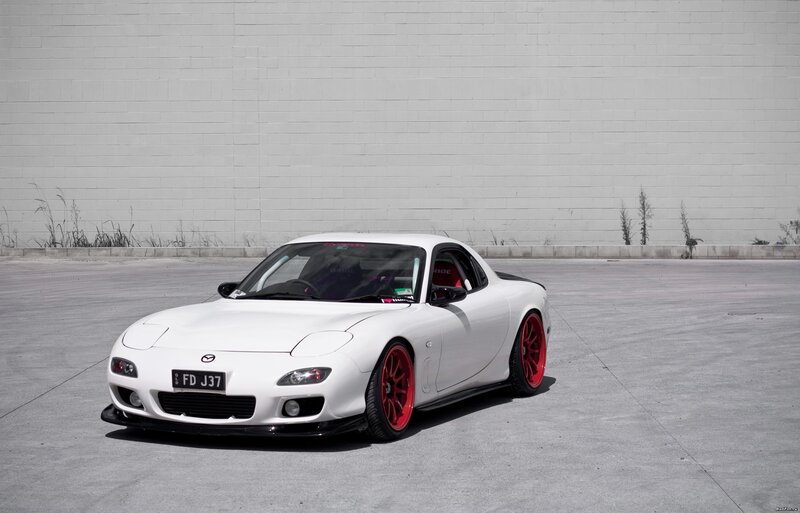 White Mazda Rx-7