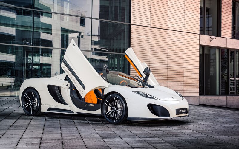 White McLaren GT Spider — Dramatic