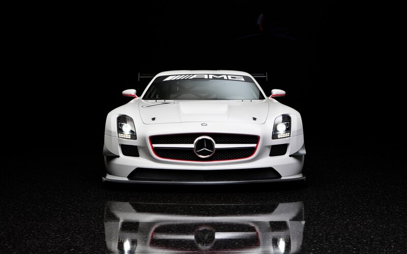 White Mercedes-AMG GT3