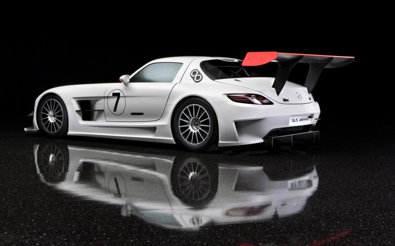 White Mercedes-AMG SLS GT3