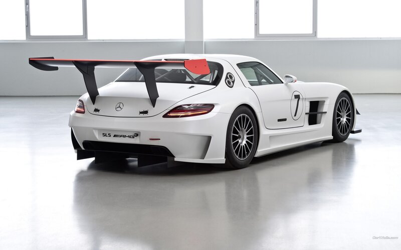 White Mercedes-AMG SLS GT3