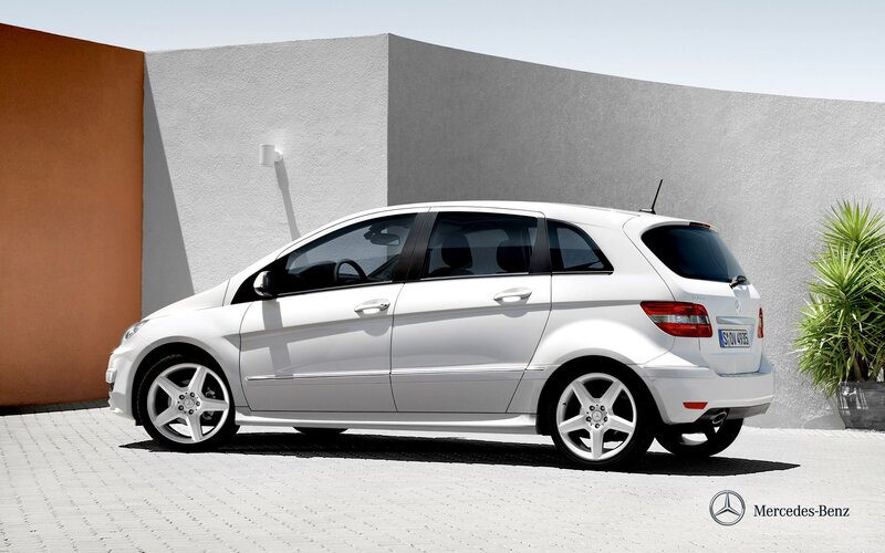White Mercedes-Benz B-Class