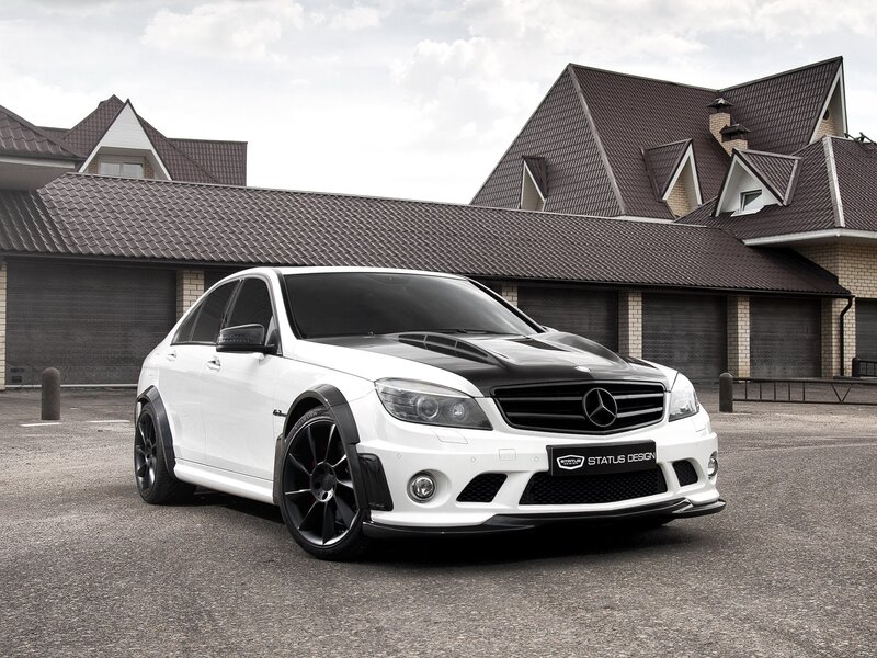 White Mercedes-Benz C63 AMG