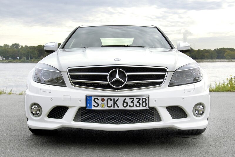 white mercedes-benz c63 amg