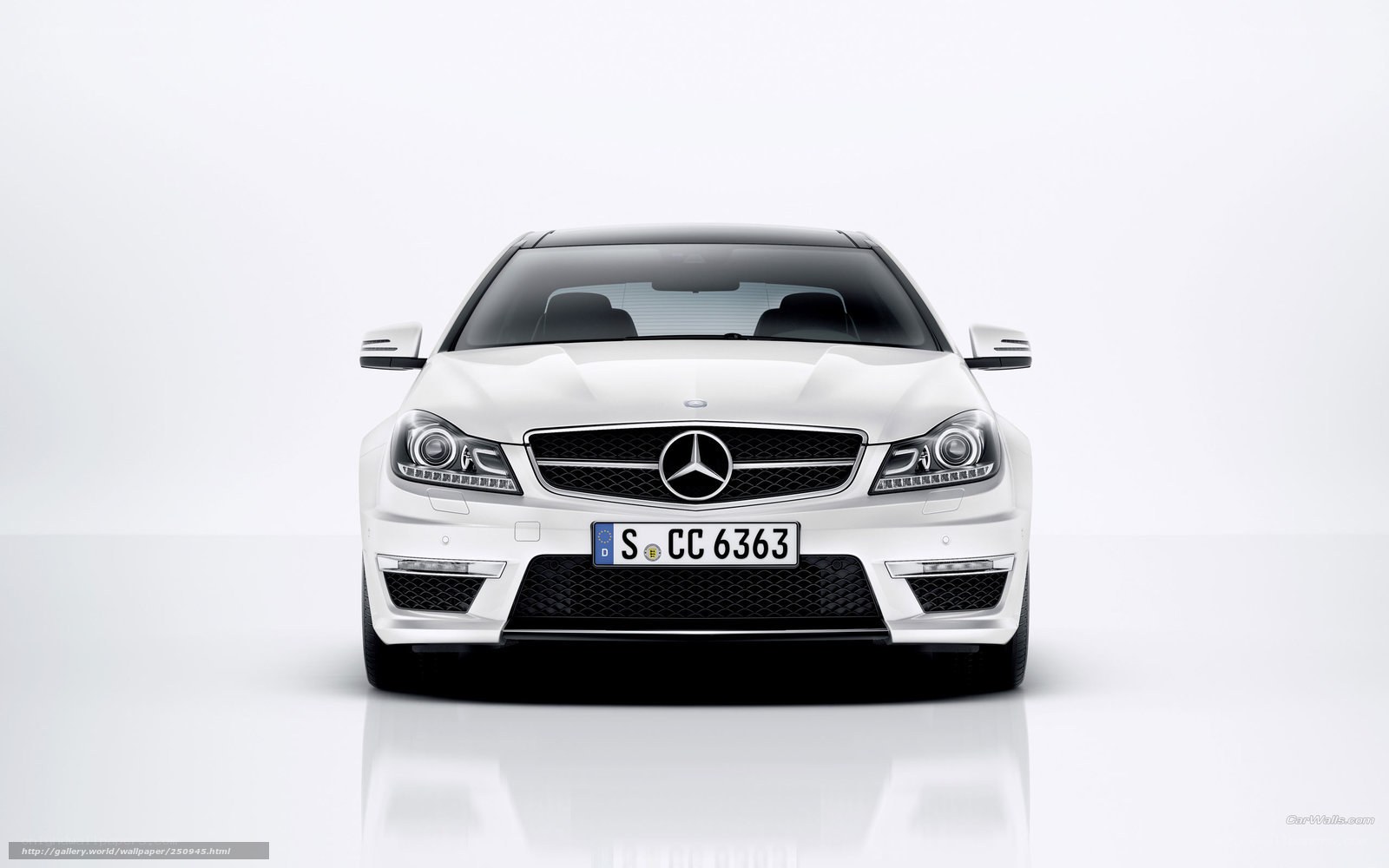 white mercedes-benz c63 amg