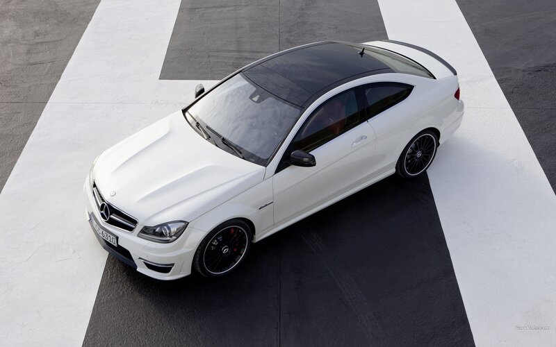 white mercedes-benz c63 amg coupe