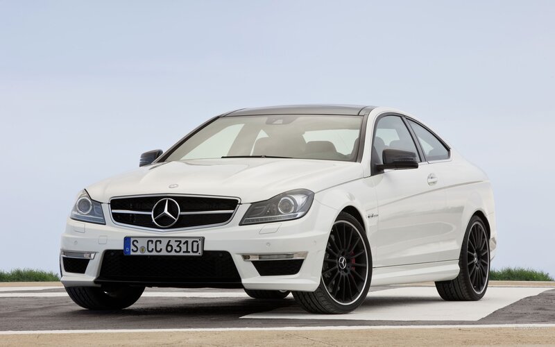 white mercedes-benz c63 amg coupe