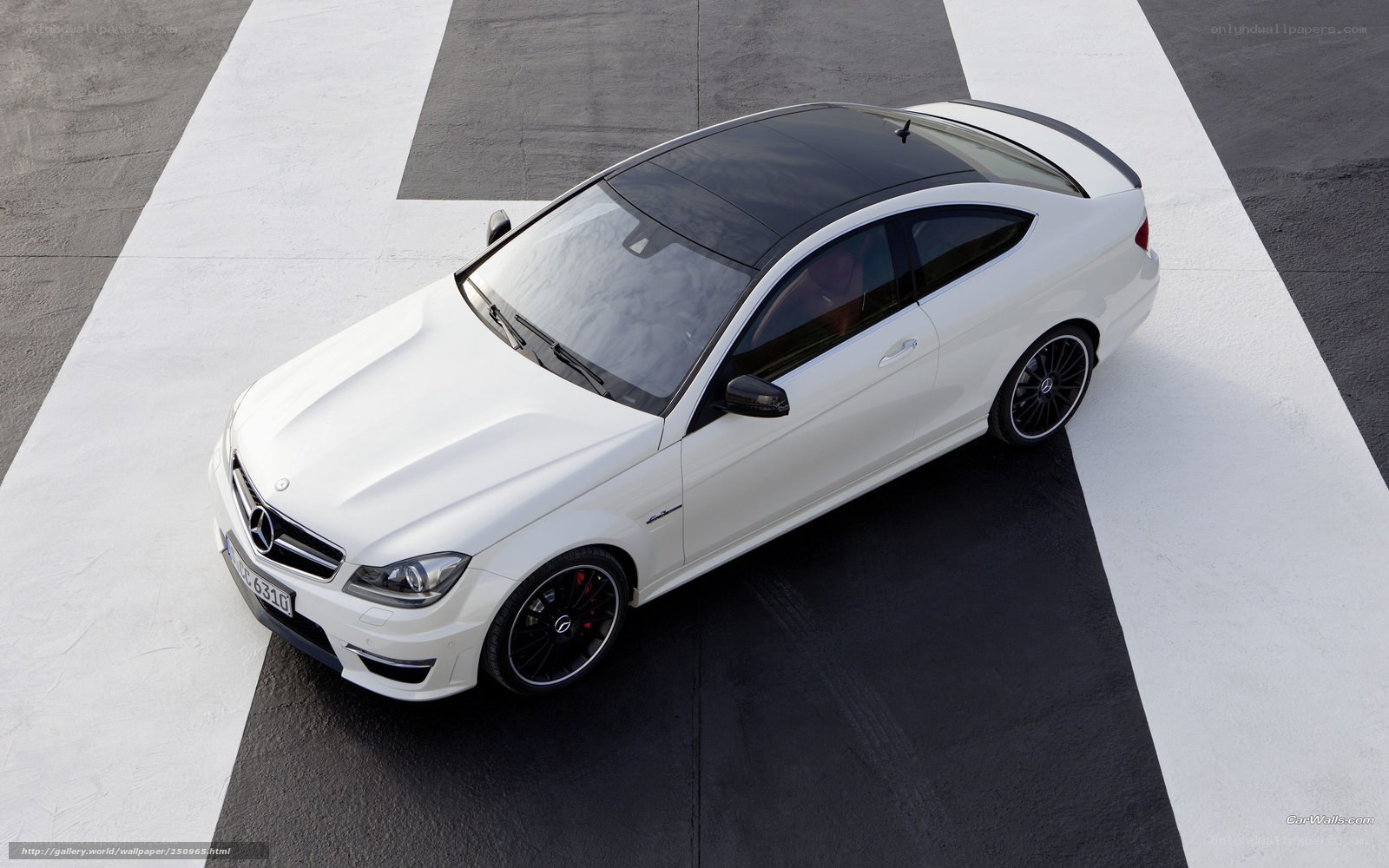white mercedes-benz c63 amg coupe